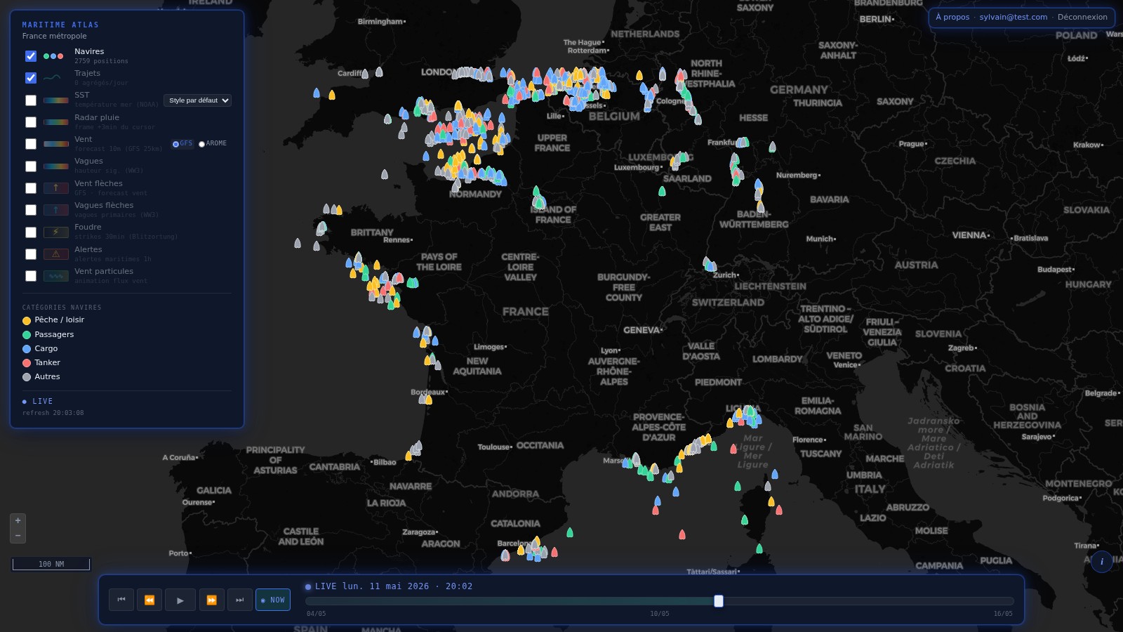 Navires AIS live + trajets daily aggregés